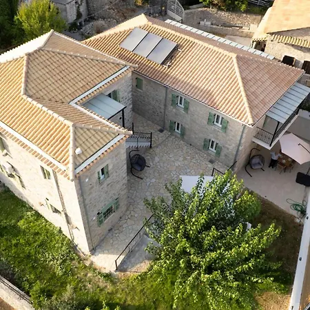 Dervisia Stonehouse 4 דירה *