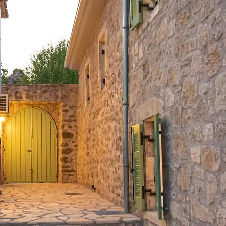 Dervisia Stonehouse 4