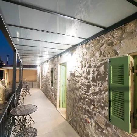 Dervisia Stonehouse 4 * Λαζαράτα