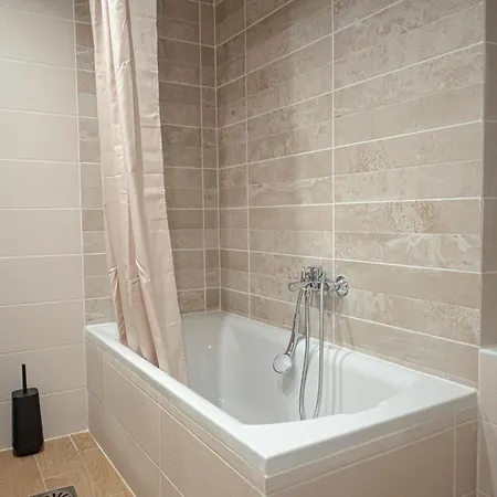 Dervisia Stonehouse 4 Λαζαράτα